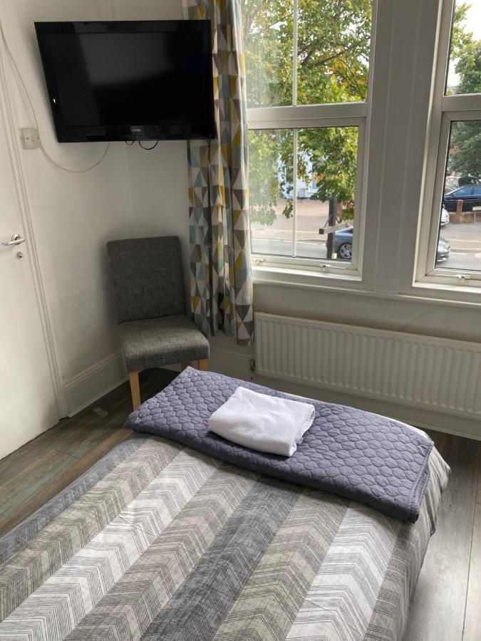 The Silverdale . Farnborough  Ngoại thất bức ảnh