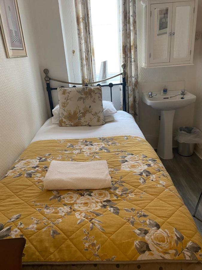The Silverdale . Farnborough  Ngoại thất bức ảnh