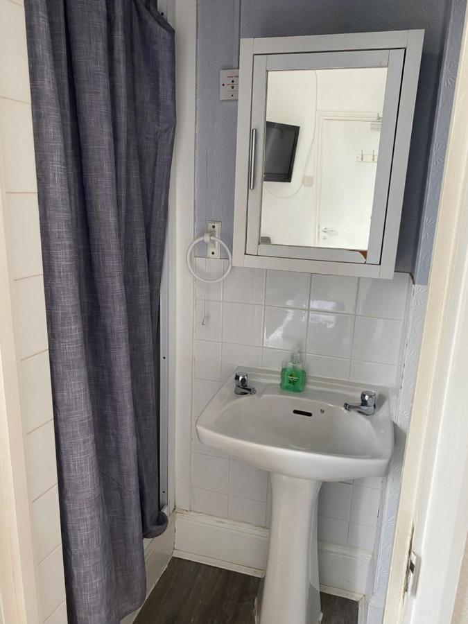 The Silverdale . Farnborough  Ngoại thất bức ảnh