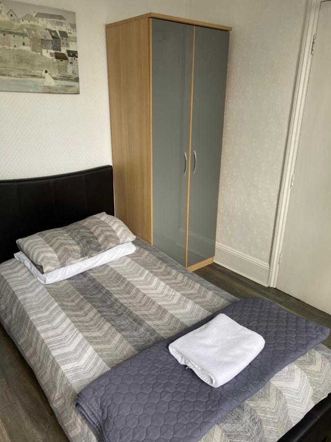 The Silverdale . Farnborough  Ngoại thất bức ảnh