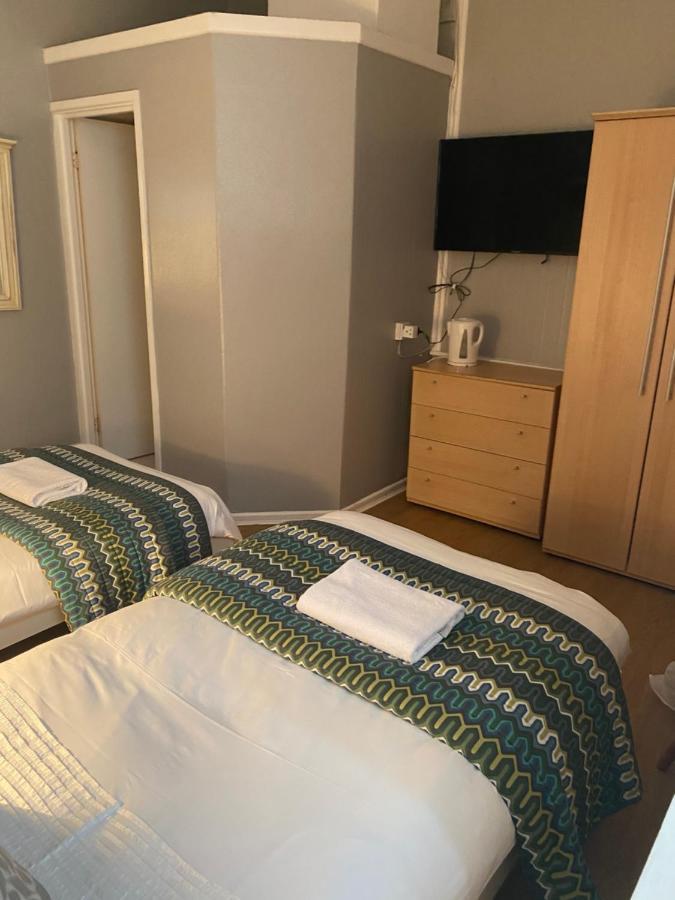 The Silverdale . Farnborough  Ngoại thất bức ảnh
