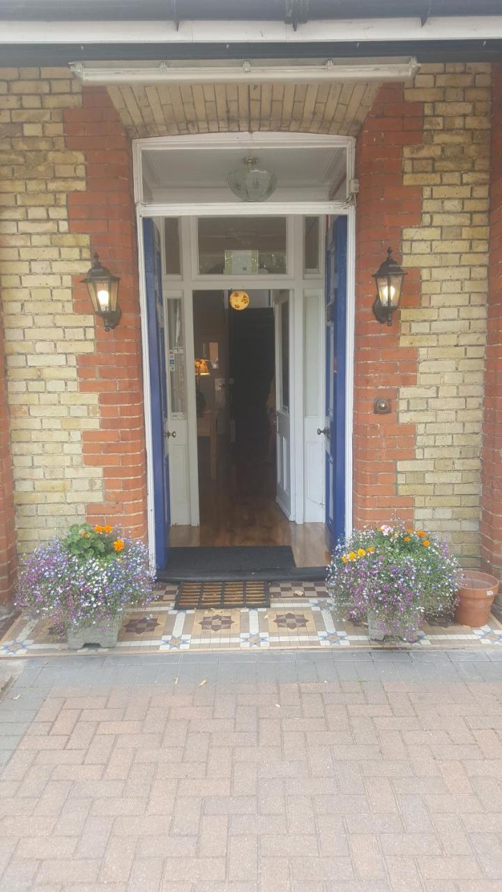 The Silverdale . Farnborough  Ngoại thất bức ảnh